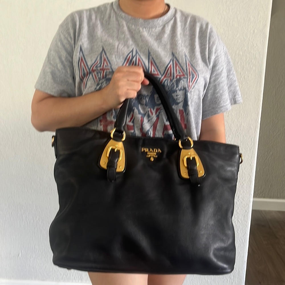 💯 authentic LEATHER PRADA bag